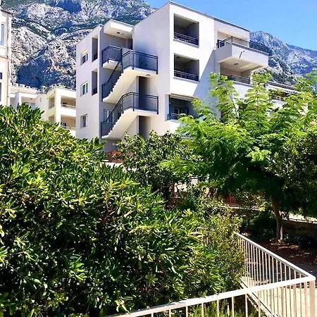 Roso * Makarska