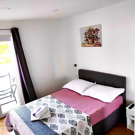 Roso Apartman *
